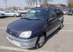 Toyota Raum 1997 года
