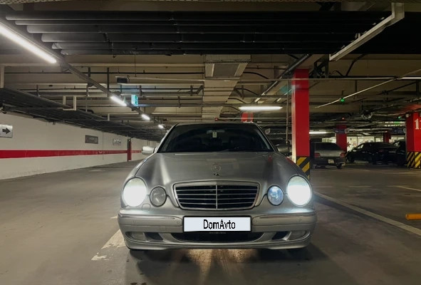 Mercedes-Benz E-Класс 2001 года
