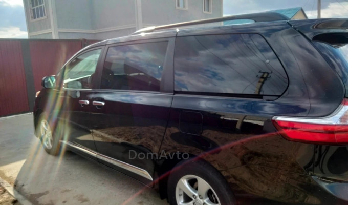 Toyota Sienna 2016 года