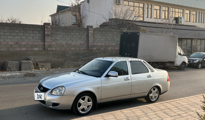 ВАЗ (Lada) Priora 2013 года