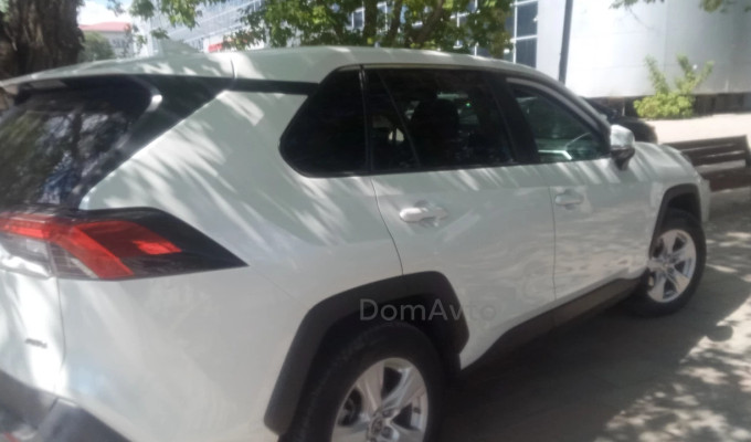 Toyota RAV4 2021 года