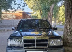 Mercedes-Benz E-Класс 1993 года