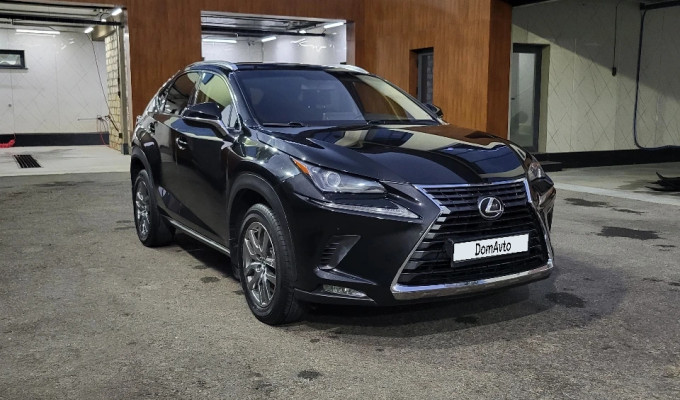 Lexus NX 2017 года