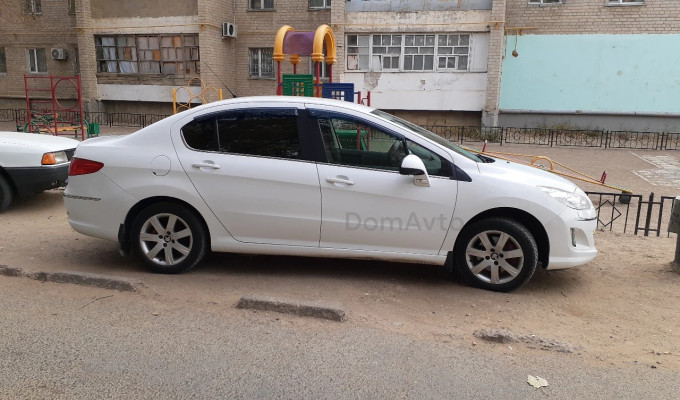 Peugeot 408 2013 года