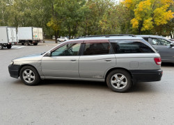 Nissan Avenir 1998 года