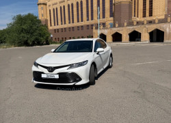 Toyota Camry 2021 года