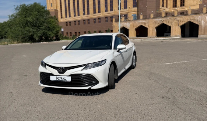 Toyota Camry 2021 года