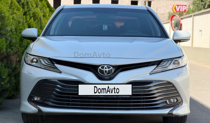 Toyota Camry 2019 года