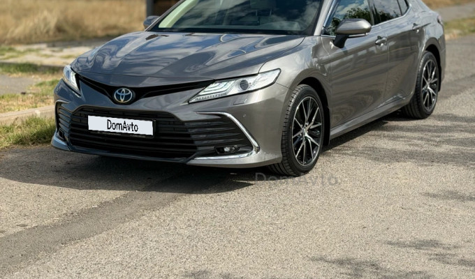 Toyota Camry 2023 года