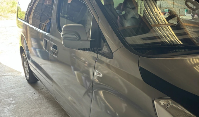 Hyundai Starex 2011 года