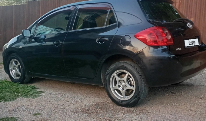 Toyota Auris 2008 года