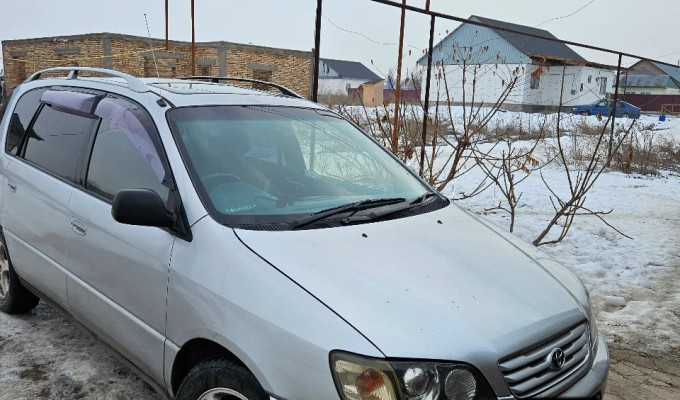 Toyota Ipsum 1997 года