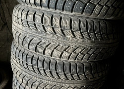 Продам комплект шипованной резины R-15 (185/65)