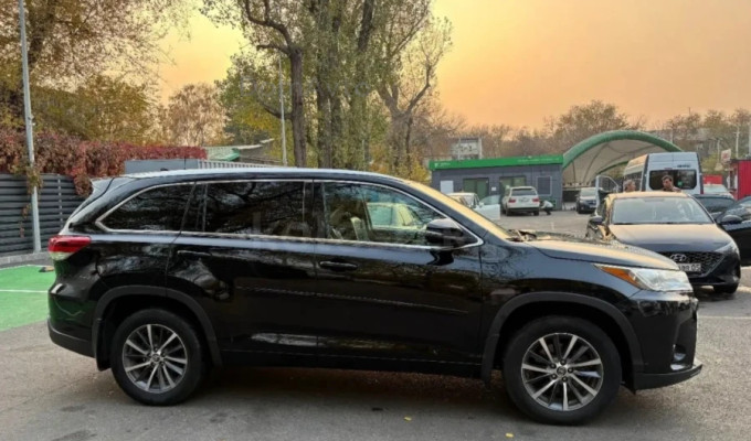 Toyota Highlander 2019 года