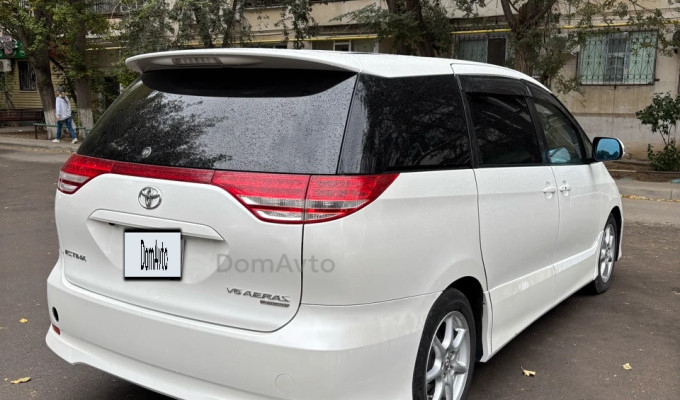 Toyota Estima 2008 года