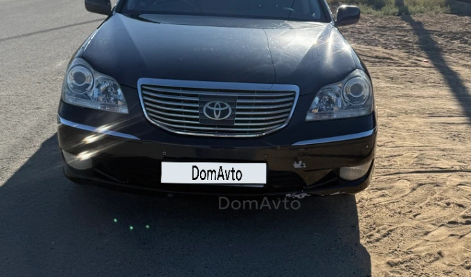 Toyota Crown Majesta 2004 года