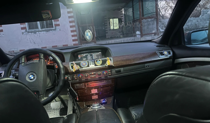 BMW 7 серия 2003 года
