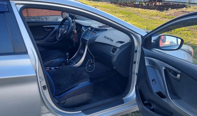 Hyundai Elantra 2013 года