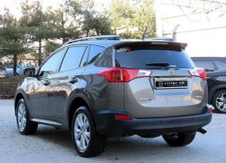 Toyota RAV4 2015 года