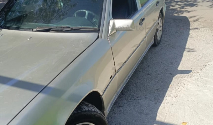 Mercedes-Benz E-Класс 1994 года