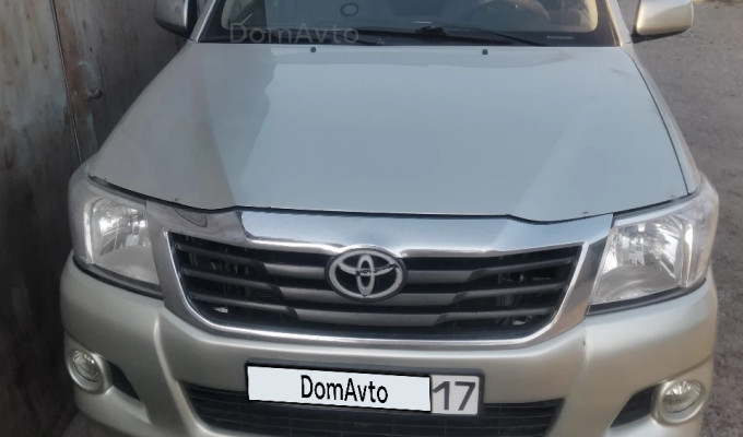 Toyota Hilux 2013 года