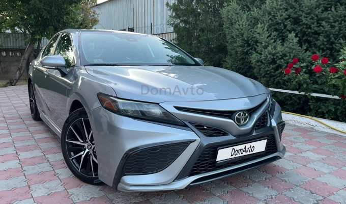 Toyota Camry 2021 года