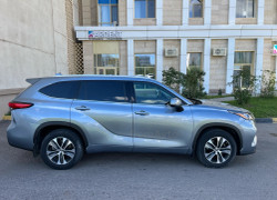 Toyota Highlander 2020 года