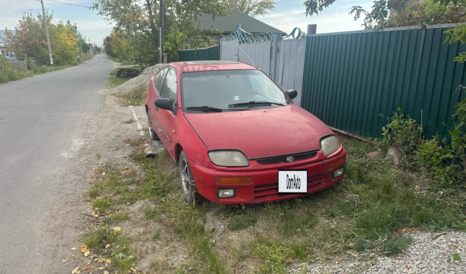 Mazda 323 1996 года