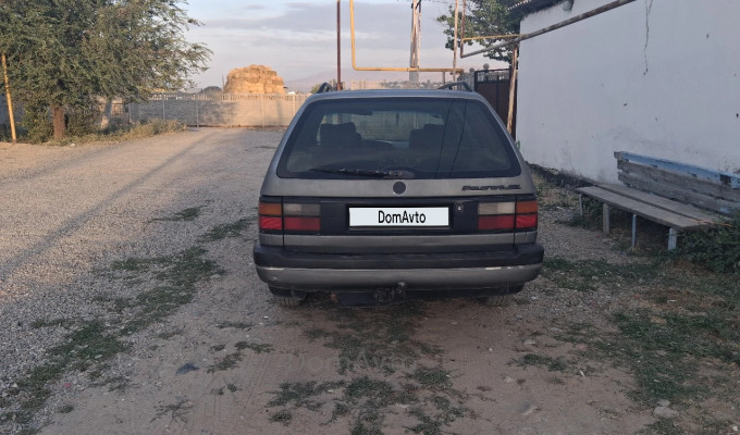 Volkswagen Passat 1993 года