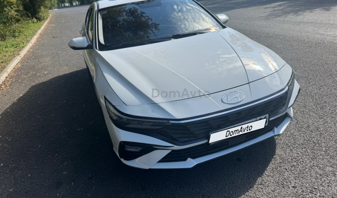 Hyundai Elantra 2024 года