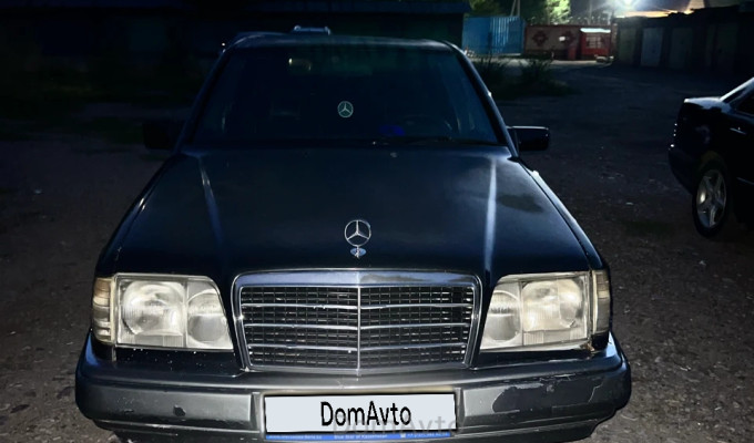 Mercedes-Benz E-Класс 1993 года