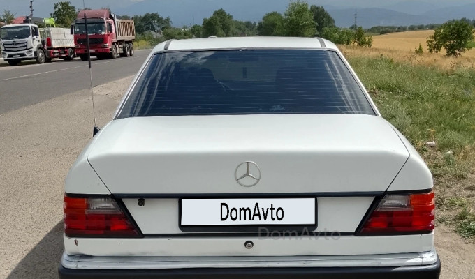 Mercedes-Benz E-Класс 1990 года