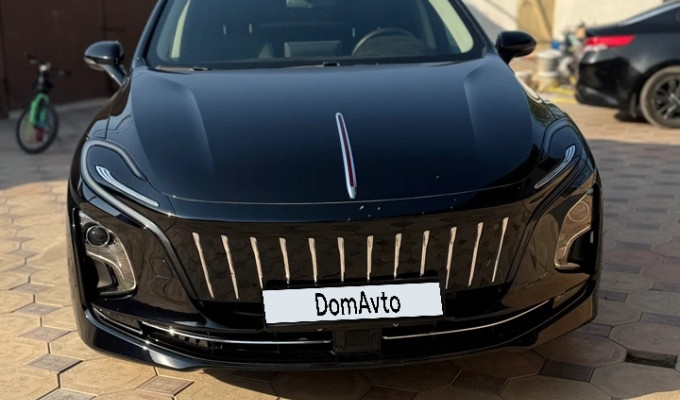 Hongqi E-QM5 2025 года