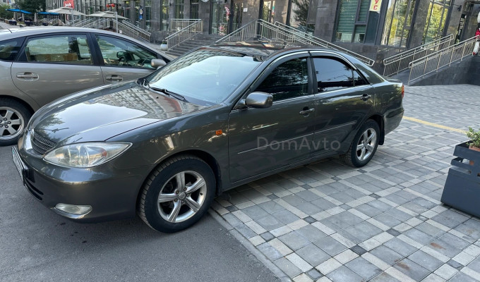 Toyota Camry 2004 года