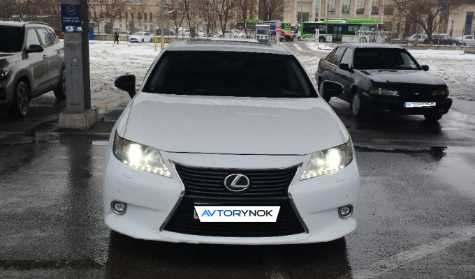 Lexus ES 2015 года