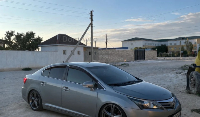 Toyota Avensis 2013 года