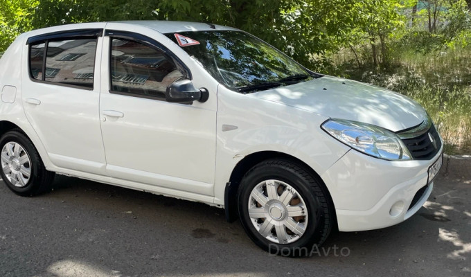 Renault Sandero 2013 года