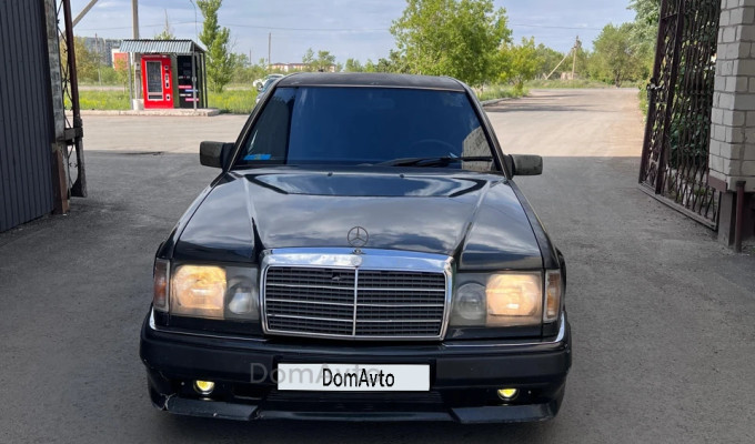Mercedes-Benz E-Класс 1993 года