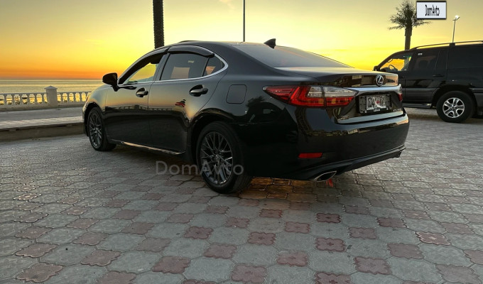 Lexus ES 2017 года