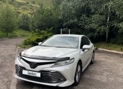 Toyota Camry 2020 года