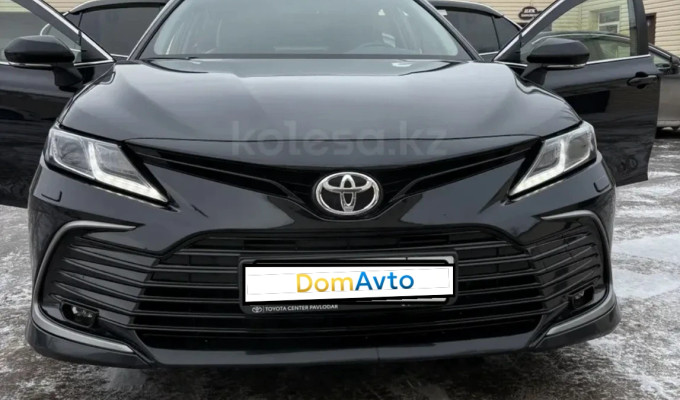 Toyota Camry 2023 года
