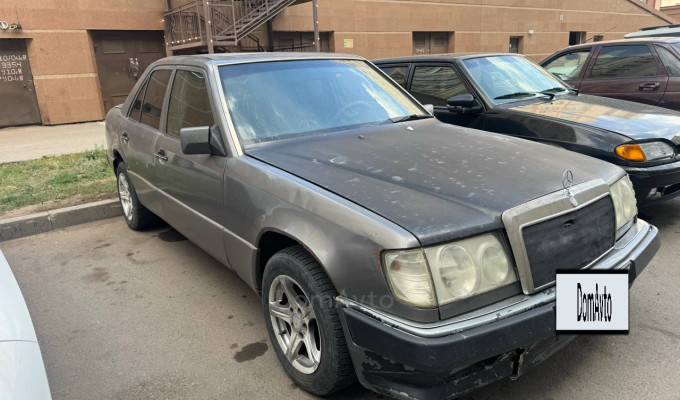 Mercedes-Benz E-Класс 1993 года