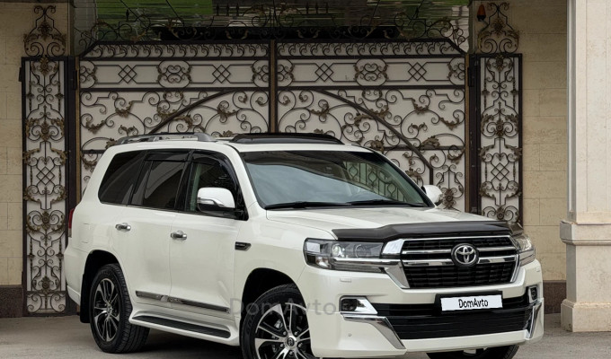 Toyota Land Cruiser 2020 года