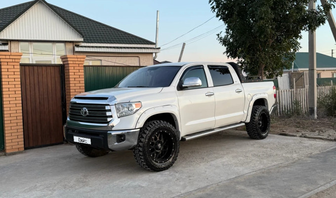 Toyota Tundra 2015 года
