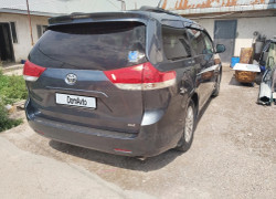Toyota Sienna 2013 года