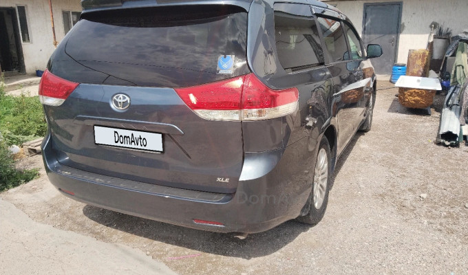 Toyota Sienna 2013 года