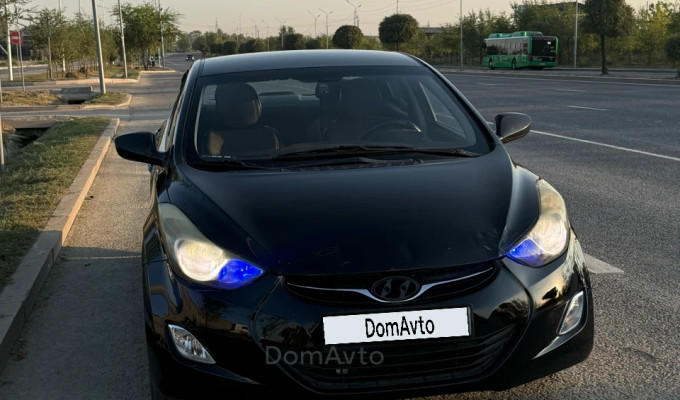 Hyundai Elantra 2013 года