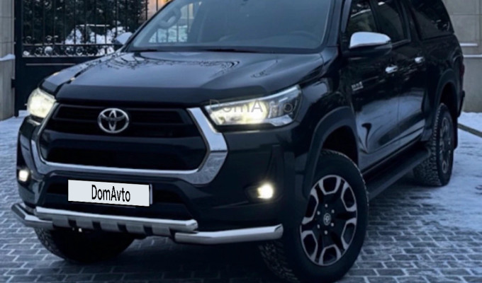 Toyota Hilux 2023 года