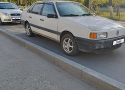 Volkswagen Passat 1990 года