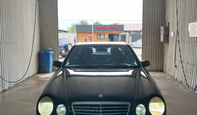 Mercedes-Benz E-Класс 2001 года